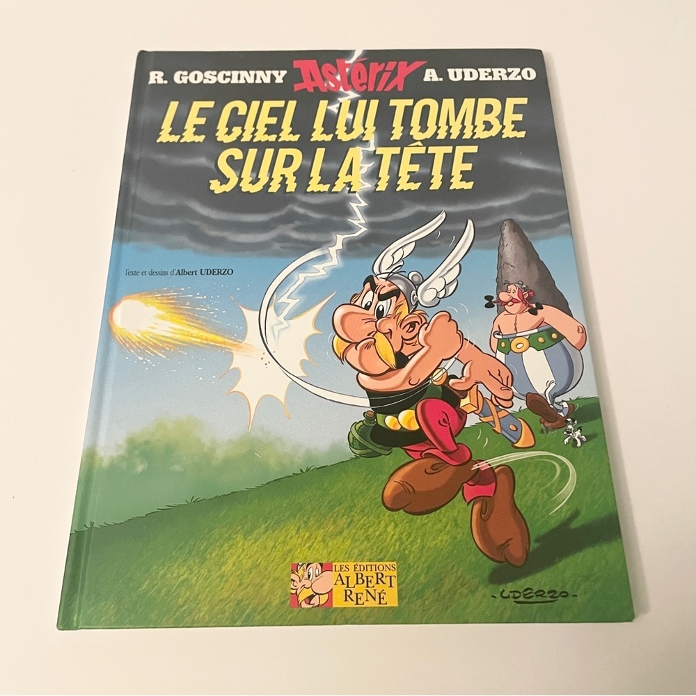 Asterix Le Ciel lui tombe sur la tête French 2005 Hardcover Book
